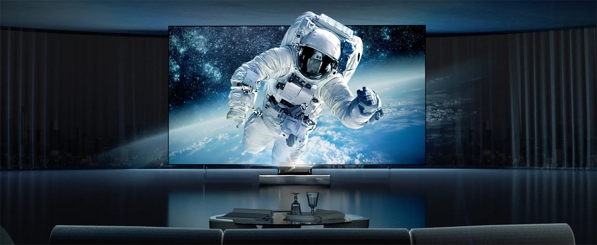 LTV-3000 Pro 4K UST Beamer beeindruckende 3D-Darstellung mit Astronautenbild.