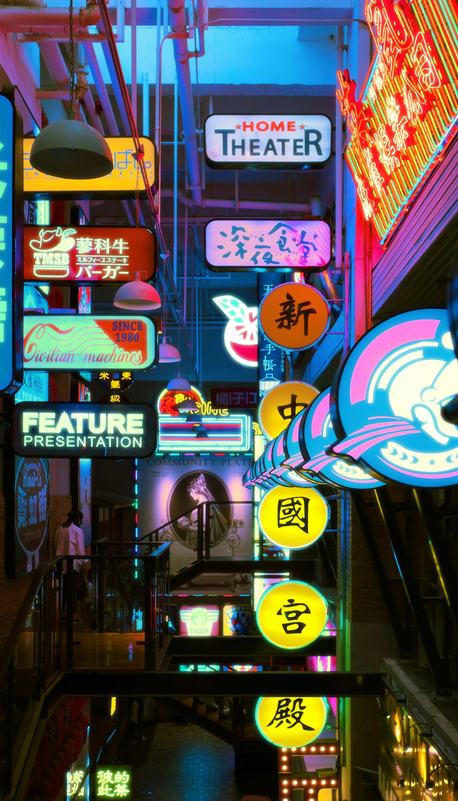 Luminous colours with subtle brightness gradations